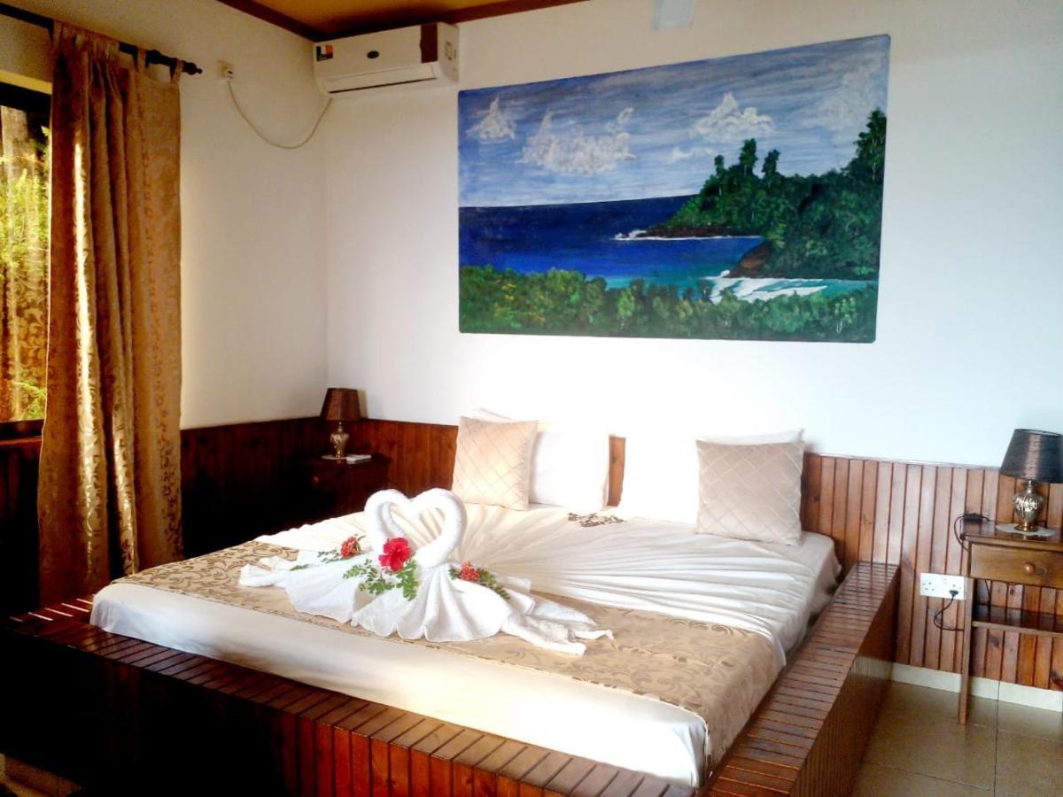 Les Elles Guesthouse Self Catering Baie Lazare  Exterior photo