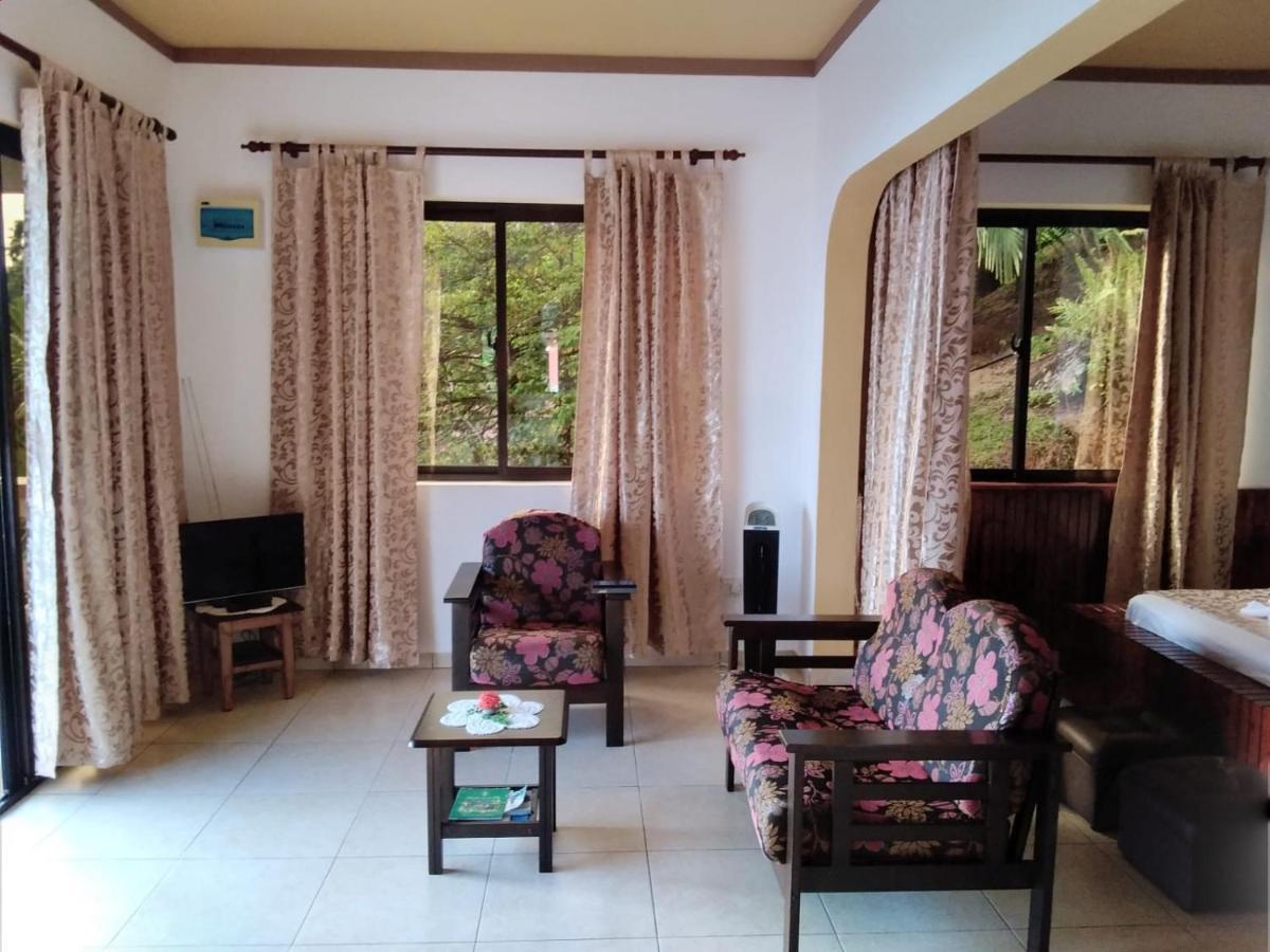 Les Elles Guesthouse Self Catering Baie Lazare  Exterior photo
