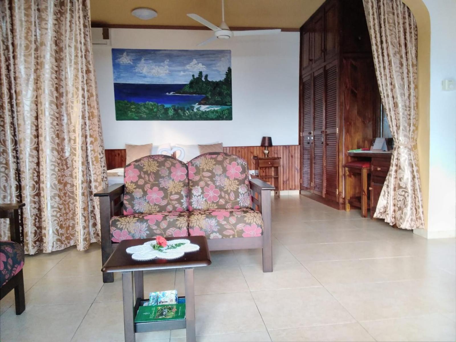 Les Elles Guesthouse Self Catering Baie Lazare  Room photo