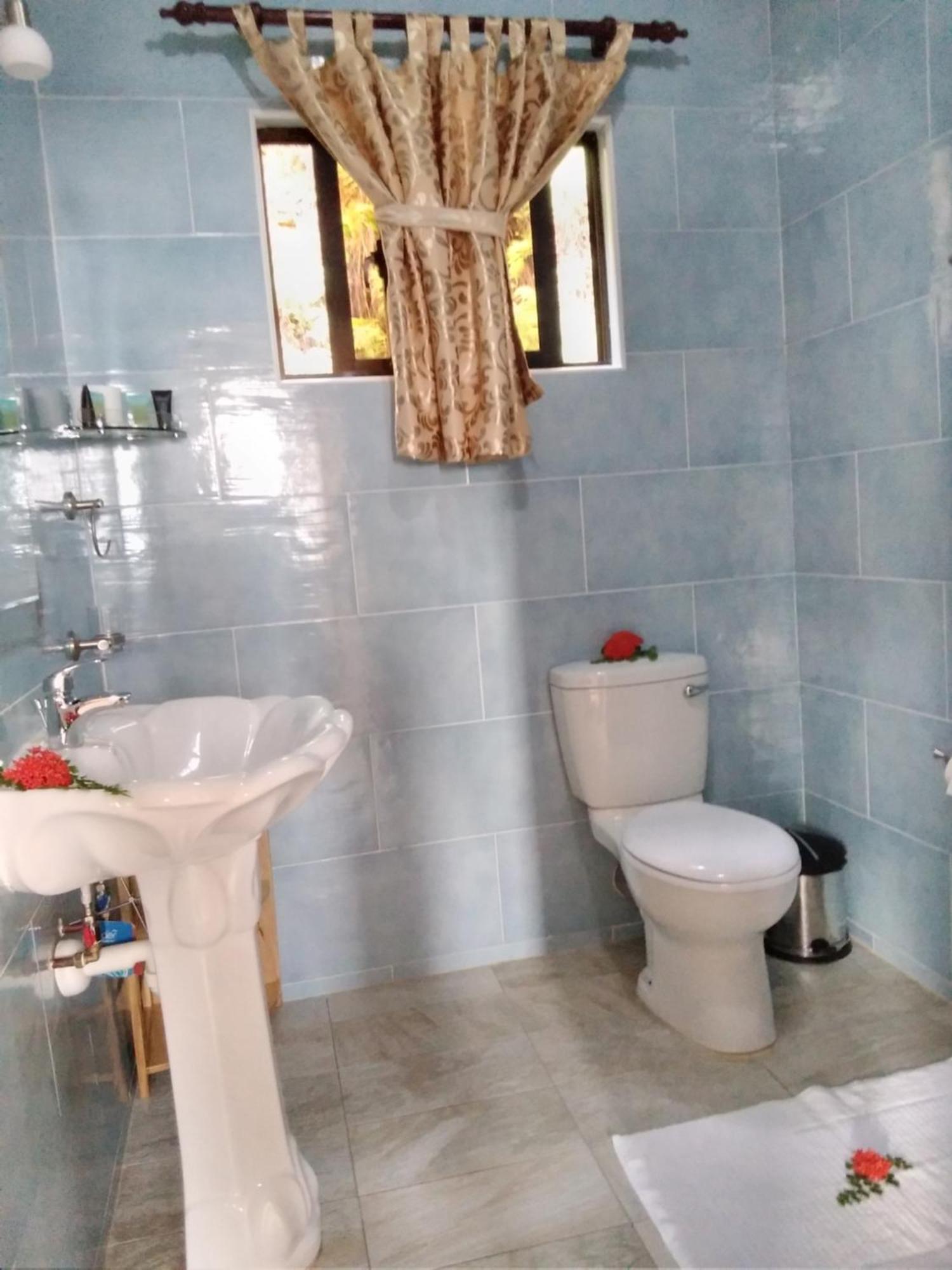 Les Elles Guesthouse Self Catering Baie Lazare  Room photo